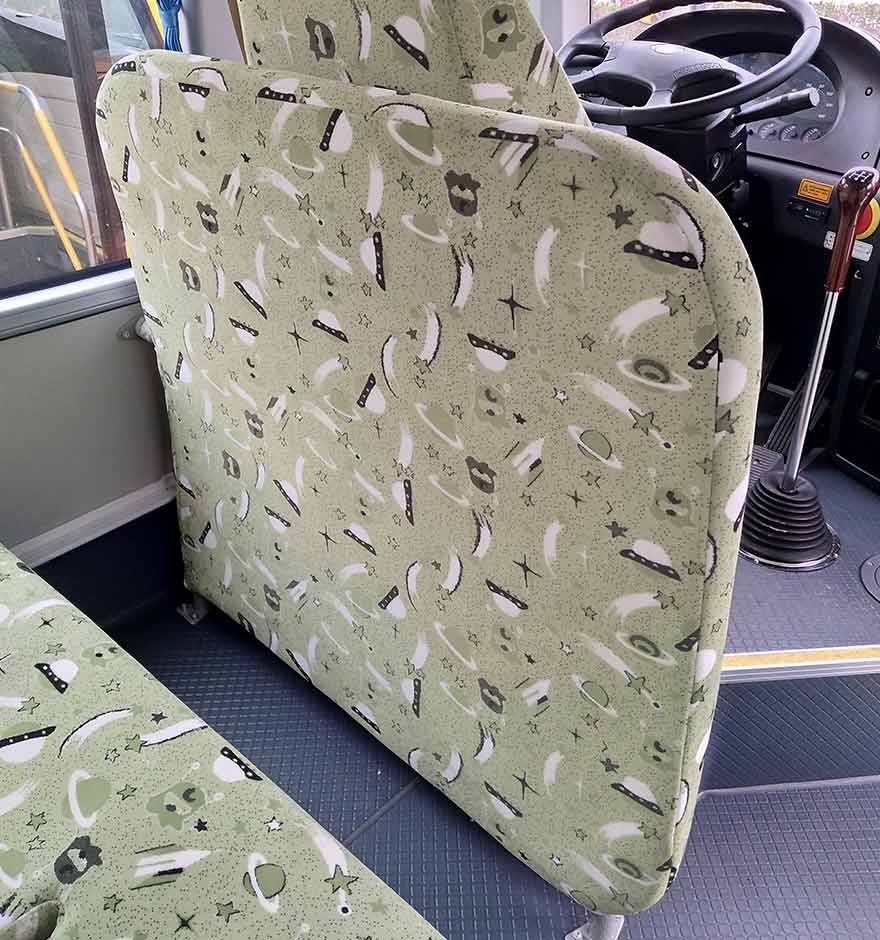 校車隔欄