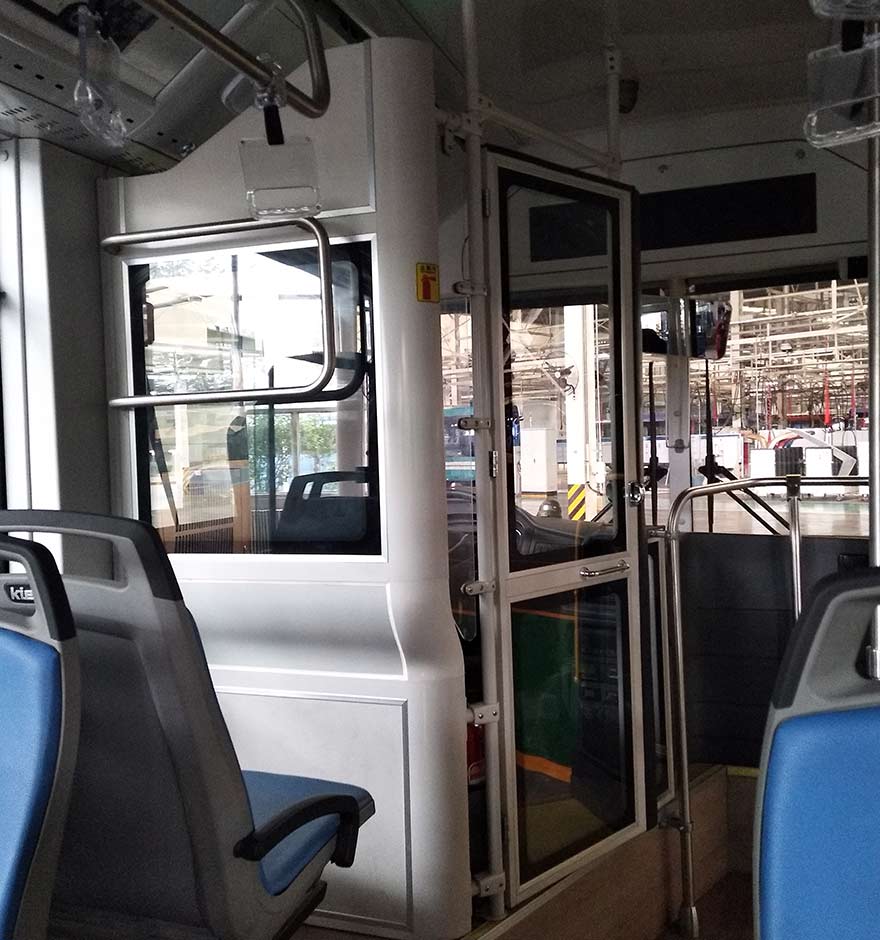 客車裝上駕駛區(qū)隔離設(shè)施 ，市民乘車更安全